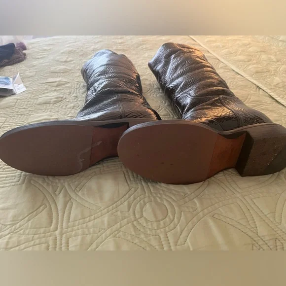 Chanel authentic winter boot with fur  inside - Picture 3 of 10